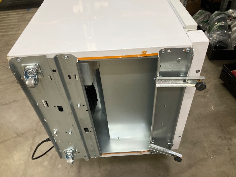 Photo 1 of Beverage-Air MT12-1W Marketeer Glass Door Merchandiser - White - 9 Cu. Ft.