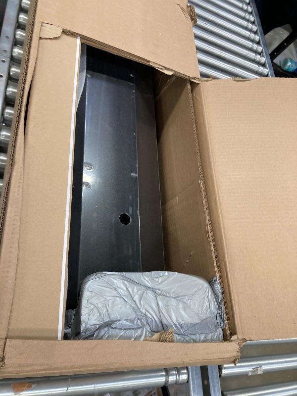 Photo 1 of Gator Recoil Retractable Truck Bed Tonneau Cover | G30378 | Fits 2021 - 2025 Ford F-150 (Incl. Raptor/Lightning) 5' 7" Bed (67.1")