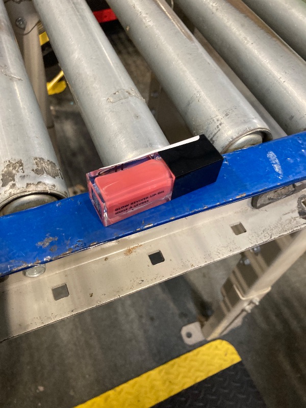 Photo 1 of e.l.f. Glow Reviver Lip Oil, Nourishing Tinted Lip Oil For A High-shine Finish, Infused With Jojoba Oil, Vegan & Cruelty-free, It's Giving Guava