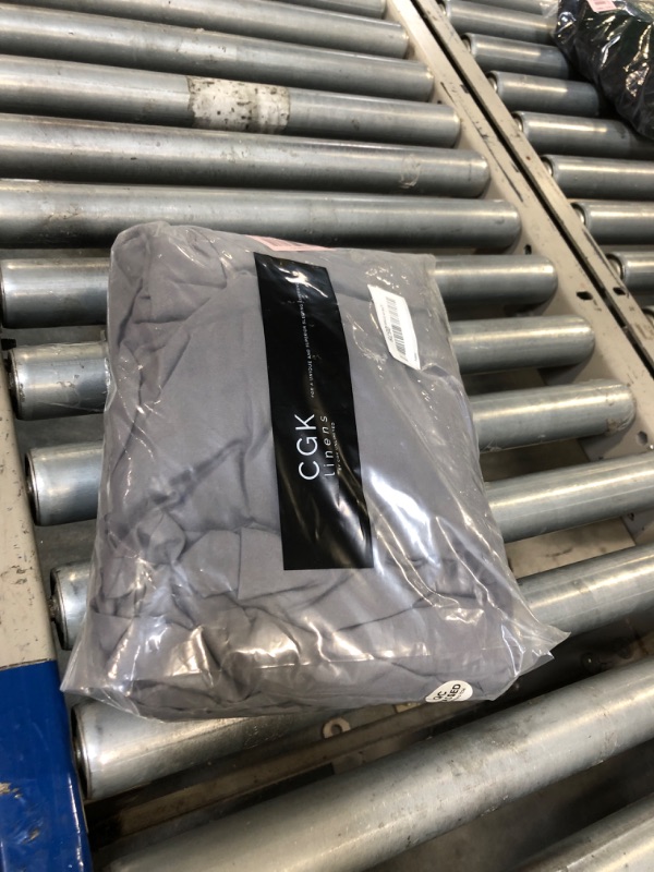 Photo 1 of ***USED*****Twin XL Size 3 Piece Sheet Set - Comfy Breathable & Cooling Bed Sheets Set - Hotel Luxury Bedding for Women, Men, Kids, Teens, Boys & Girls - Deep Pockets, Soft, Wrinkle Free - Oeko-Tex - Dark Grey