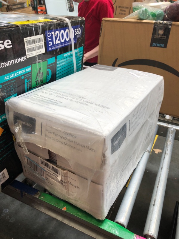 Photo 1 of Amazon Basics Multipurpose Copy Printer Paper, 20 lb, 92 Bright, 8.5" x 11" Letter Size, White, 10 Reams, 5000 Sheets