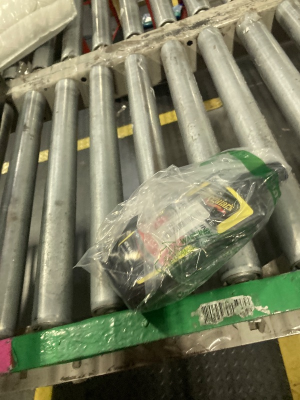 Photo 1 of Meguiar's Ultimate Compound - Pro-Grade Car Scratch Remover, Paint Correction Compound That Removes Defects While Adding Gloss and Shine, Single Stage and Clear Coat Scratch Remove, 15.2 Oz