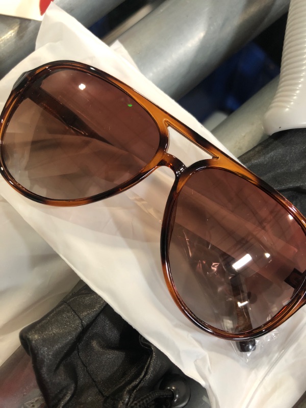 Photo 1 of (see images) livho Trendy Polarized Aviator Sunglasses Women Men, Retro Sun Glasses for Women Men 2025, Oversized UV Protection Shades