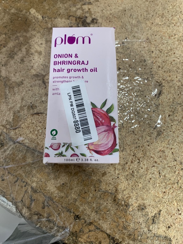 Photo 1 of Plum Onion Hair Oil For Growth With Bhringraj, Curry Leaf And Amla Oils | For All Hair Types| Sulphate Free Paraben Free | 100% Vegan | Promotes Growth 3.38 Oz
