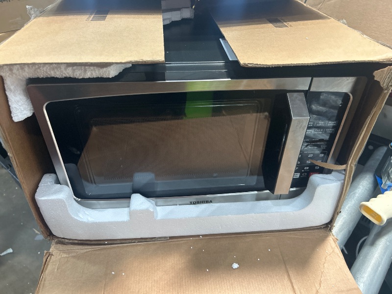 Photo 1 of *** PARTS ONLY ***TOSHIBA ML-EM09PA(SS) Small Microwave Oven with 6 Auto Menus, Mute Function & Child Lock, LED Lighting, Perfect for Apartments & Dorms, 0.9 Cu Ft, 10.6 Inch Removable Turntable, 900W, Stainless Steel