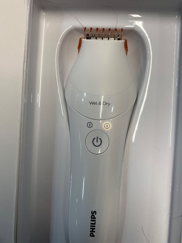 Photo 1 of (POWER TESTED) Philips Epilator Series 8000, Wet & Dry, 3-in-1 with Shaver & Trimmer Attachments for Women, 8 Accessories Included, BRE720/14