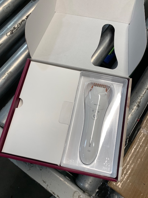 Photo 1 of (POWER TESTED) Philips Epilator Series 8000, Wet & Dry, 3-in-1 with Shaver & Trimmer Attachments for Women, 8 Accessories Included, BRE720/14