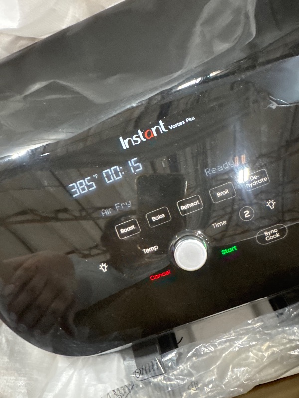 Photo 1 of *POWERS ON*Instant Pot Vortex Plus XL 8QT ClearCook Air Fryer, Clear Windows, Custom Programming, 8-in-1 Functions that Crisps, Broils, Roasts, Dehydrates, Bakes, Reheats, from the Makers of Instant Pot, Black