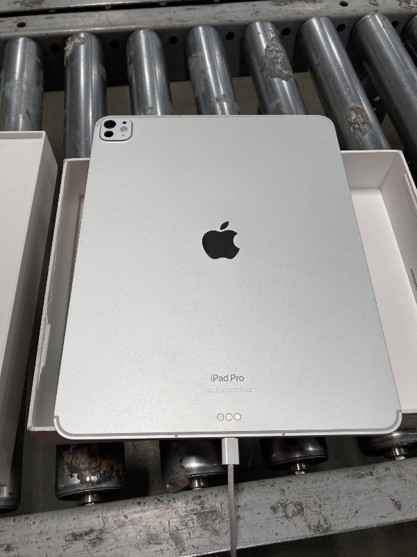 Photo 1 of **ICLOUD LOCKED FINAL SALE**Apple iPad Pro 13-Inch (M4): Built for Apple Intelligence, Ultra Retina XDR Display - Nano-Texture Glass, 2TB, 12MP Front/Back Camera, LiDAR Scanner, Wi-Fi 6E + 5G Cellular, Face ID — Silver