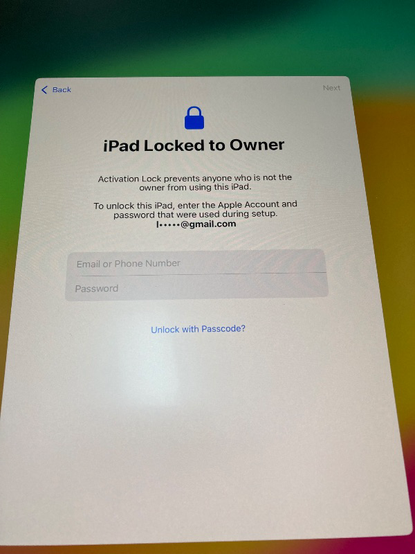 Photo 1 of **ICLOUD LOCKED FINAL SALE**Apple iPad Pro 13-Inch (M4): Built for Apple Intelligence, Ultra Retina XDR Display - Nano-Texture Glass, 2TB, 12MP Front/Back Camera, LiDAR Scanner, Wi-Fi 6E + 5G Cellular, Face ID — Silver