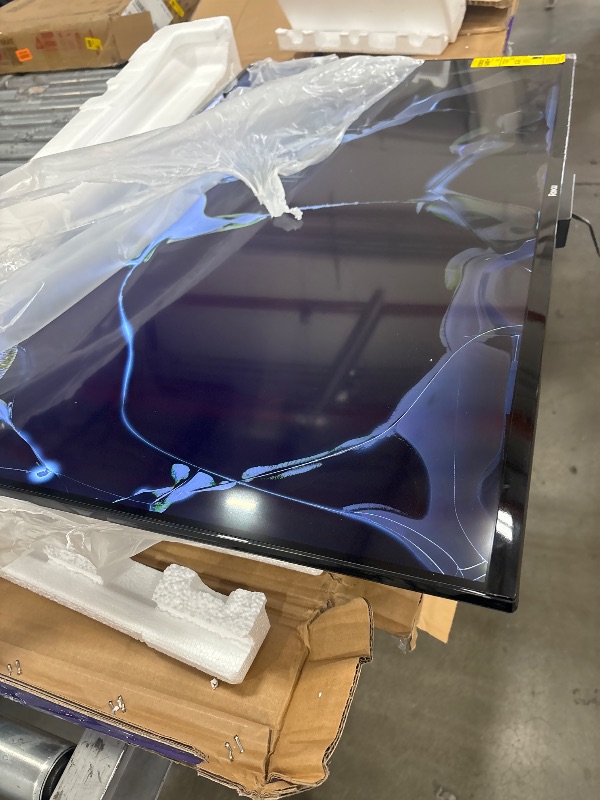 Photo 1 of ** Broken**Roku Smart TV – 43-Inch Select Series 4K HDR RokuTV with Roku Enhanced Voice Remote, Brilliant 4K Picture, Automatic Brightness, & Seamless Streaming – Live Local News, Sports, Family Entertainment