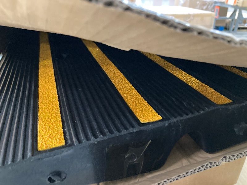 Photo 1 of VEVOR Rubber Curb Ramp for Driveway 1 Pack, 15T Heavy Duty Sidewalk Curb Ramp, 2.6" Rise Height Curbside Bridge Ramp for Garage for Low Cars, Wheelchairs, L.O.A. 4FT