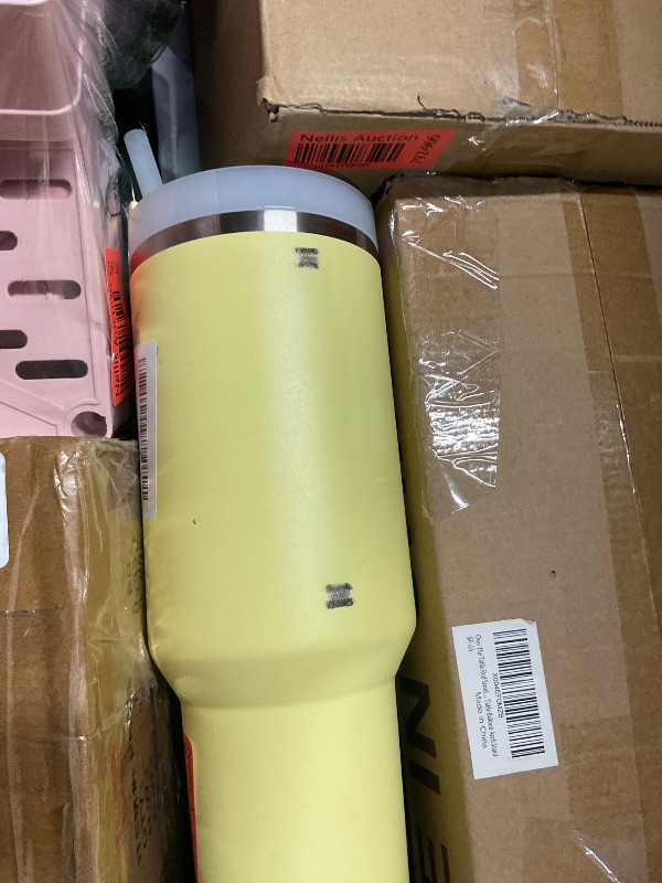 Photo 1 of ***(BROKEN HANDLE)***
Stanley Quencher H2.0 Tumbler with Handle and Straw 40 oz | Flowstate 3-Position Lid | Cup Holder Compatible for Travel | Insulated Stainless Steel Cup | BPA-Free | Pomelo