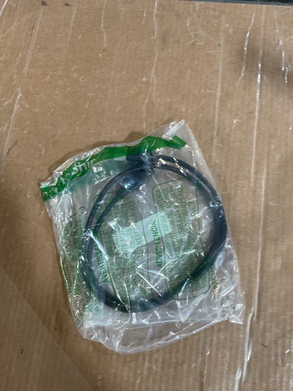Photo 1 of Amazon Basics DisplayPort (Source) to HDMI (Display) Cable, Uni-Directional, 3 Foot, Black