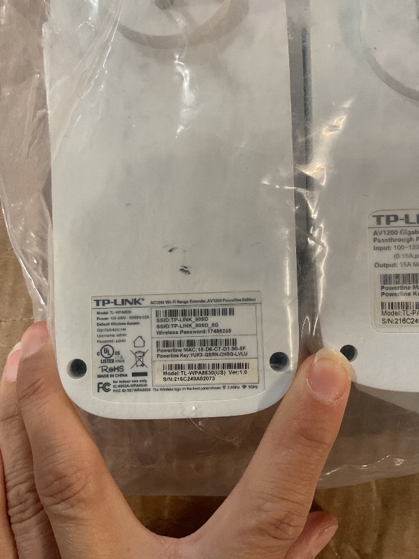 Photo 1 of ***(NO RETURNS OR REFUNDS/ FOR PARTS ONLY/ NON FUNCTIONAL)***
TP-Link Powerline WiFi Extender TL-WPA8631P KIT- Includes AV1300 Powerline Network Adapter and AC1200 Dual Band Extender, 2x2 MIMO, 3 Gigabit Ports, Passthrough, Plug & Play