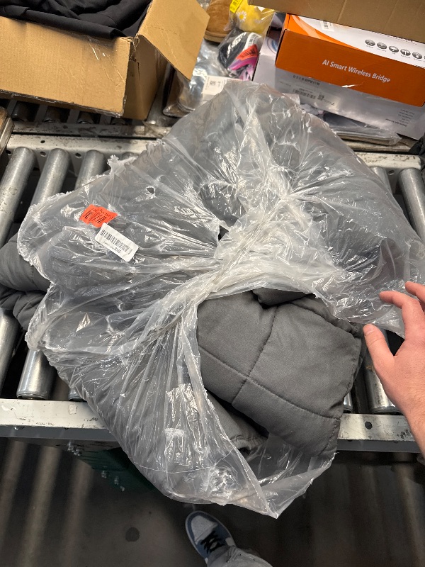 Photo 1 of (USED/FAIR) L'AGRATY King Size Weighted Blanket 20lbs - 88"x104" Cooling Breathable Heavy Blanket with Glass Beads for Adult All-Season