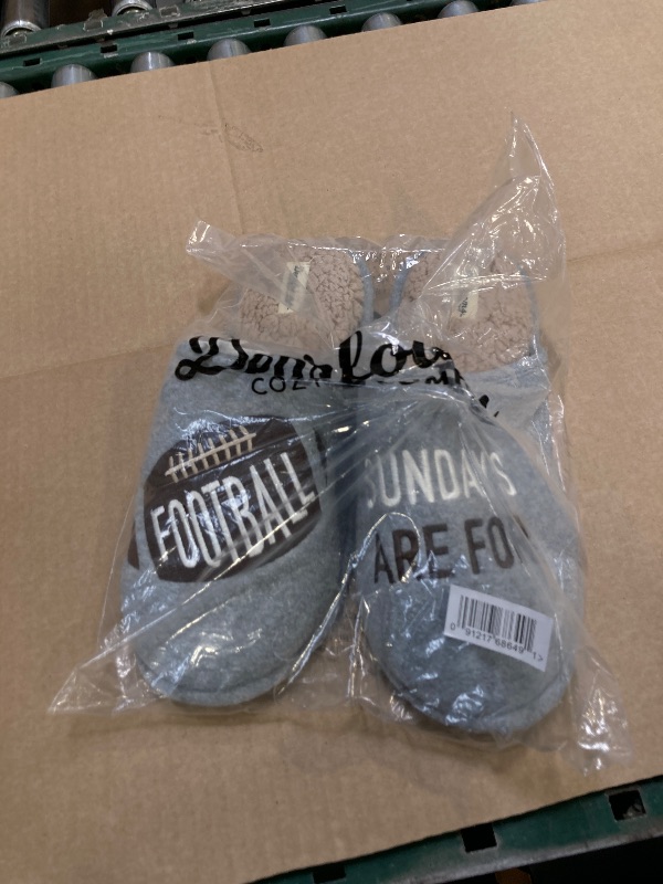 Photo 1 of  Dearfoams Cozy Comfort Men's Sunday Football Scuff Slippers ( Size large ) 
