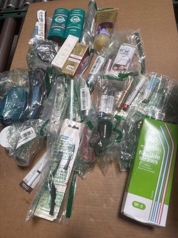 Photo 1 of Box Lot of Miscellaneous Health and Beauty Items/Final Sale 