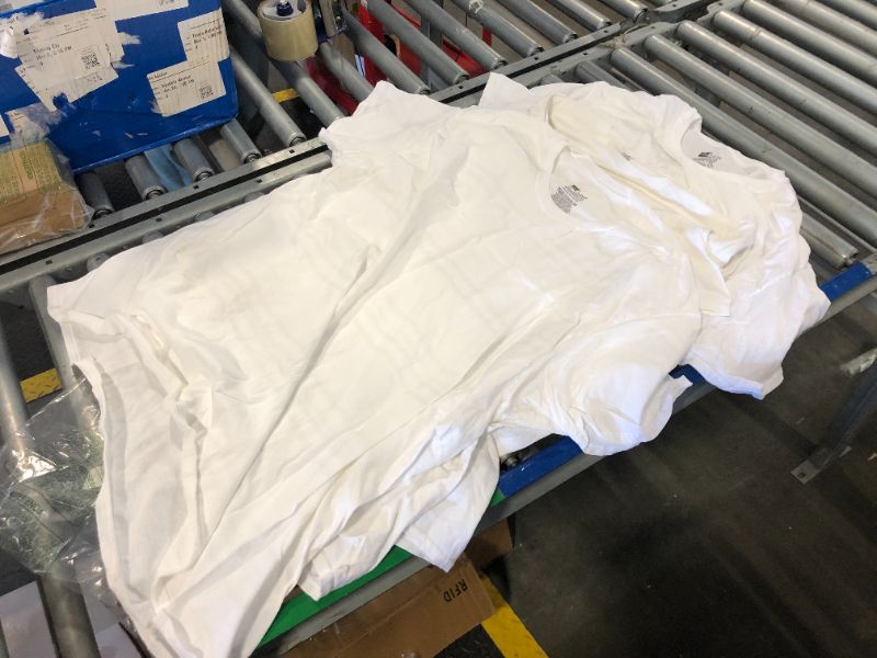 Photo 1 of ***SIZE 3XL*** Hanes Men Men's Cotton Undershirt, Moisture-Wicking Crew Tee Undershirts, Multi-Packs