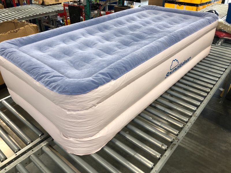 Photo 1 of ***dirty, need clean*** SoundAsleep Dream Series Luxury Air Mattress with ComfortCoil Technology & Built-in High Capacity Pump for Home & Camping- Double Height, Adjustable, Inflatable Blow Up, Portable - Twin XL Size
