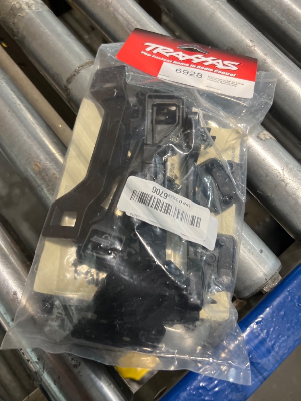 Photo 1 of Body conversion kit, Slash 2WD (includes front & rear body mounts, latches, hardware) (for clipless mounting