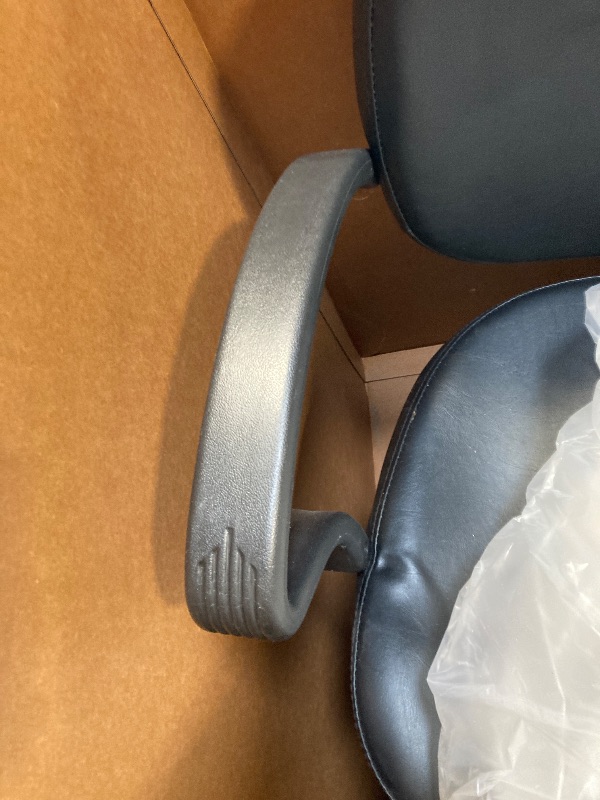 Photo 1 of **arm rest in photo maybe broken but fixable**
FlagBeauty Black Hydraulic Barber Styling Chair Hair Beauty Salon Equipment