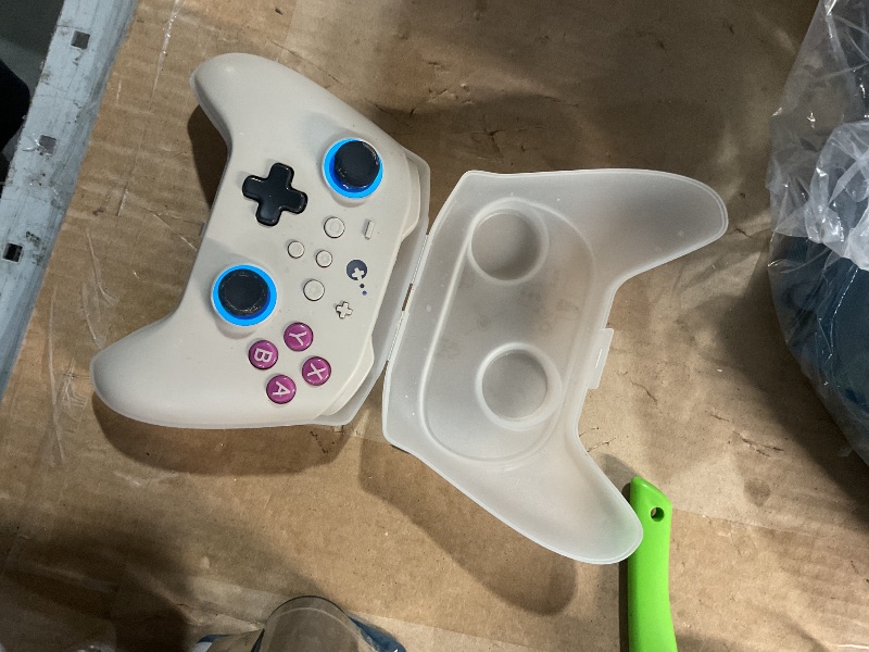 Photo 1 of (HEAVILY USED) (PARTS) GuliKit KK3 PRO Controller Kingkong 3 Pro Switch Controller (No Drift) for Switch/PC/Android/MacOS/IOS with Hall Joysticks and Triggers, Maglev/Rotor/HD Vibration (GB RETRO)