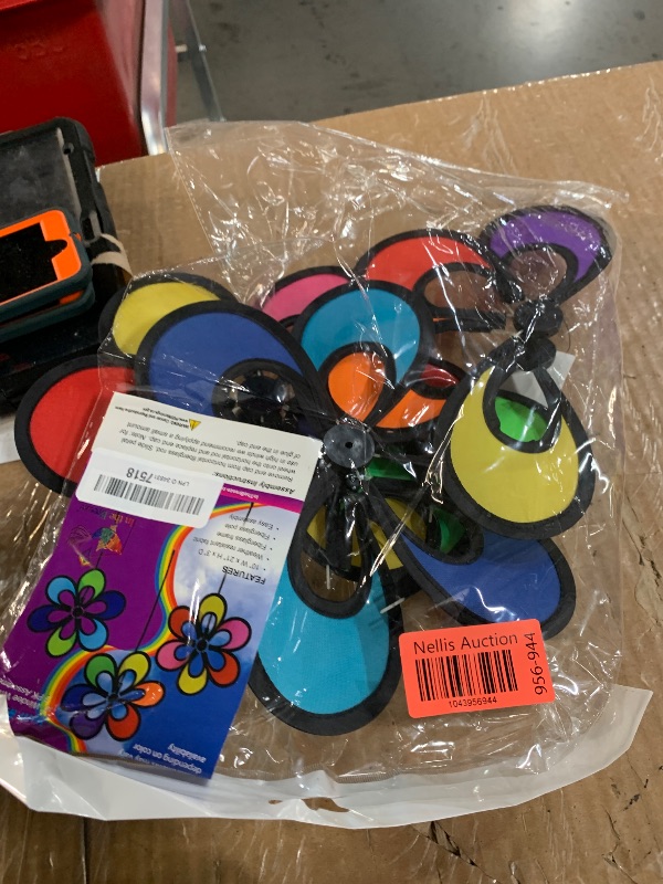 Photo 1 of (missing pieces) In the Breeze 2678 - 10 inch Assortment Windee Wheelz Spinner 3 Pack, Multi-Colored