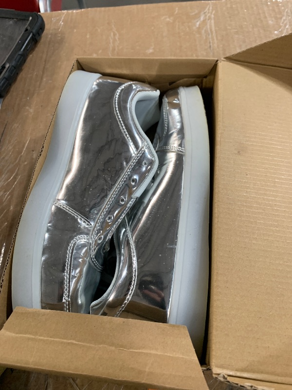 Photo 1 of (LEFT SHOE DOSN'T LIGHT UP) (10) (used/fair)  SANYES USB Charging Light Up Shoes Sports LED Shoes Dancing Sneakers SYDB551-Silver-41