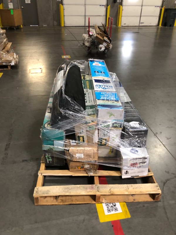 Photo 1 of ***DAMAGED - SEE NOTES/PICTURES***
***MISSING PARTS***
***TRUCK/TRAILER PICKUP ONLY***
CANOPY PALLET