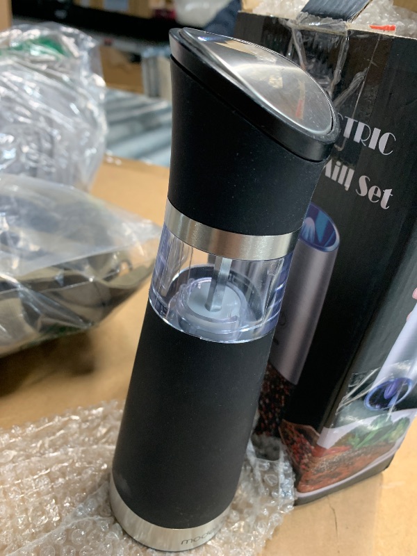 Photo 1 of (see all images) battery operated Pepper and Salt Grinder Set