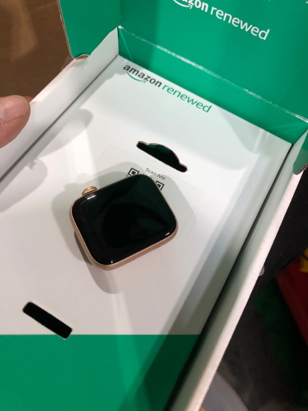 Photo 1 of ***************SEE NOTES BEFORE BID************
Apple Watch SE (GPS, 40mm) - Gold Aluminum Case with Pink Sand Sport Band (Renewed)