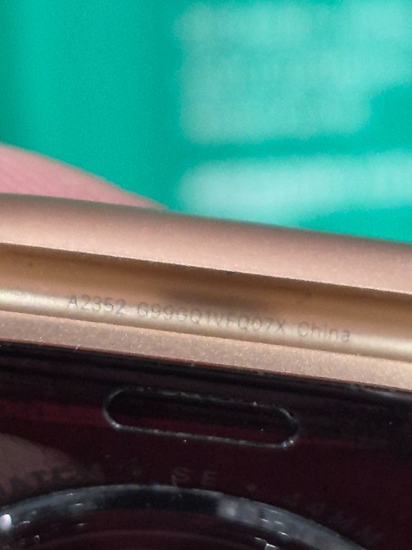 Photo 1 of ***************SEE NOTES BEFORE BID************
Apple Watch SE (GPS, 40mm) - Gold Aluminum Case with Pink Sand Sport Band (Renewed)