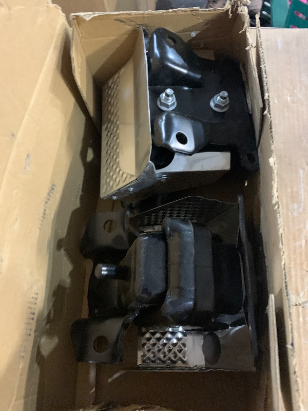 Photo 1 of 2PCS Engine Motor Mount Kit with Heat Shield Right Left Engine Trans Mount Compatible with GMC Sierra Yukon / Chevrolet Tahoe Silverado Suburban / Cadillac Escalade 2007-2014 Replace 15854941 A5365HY