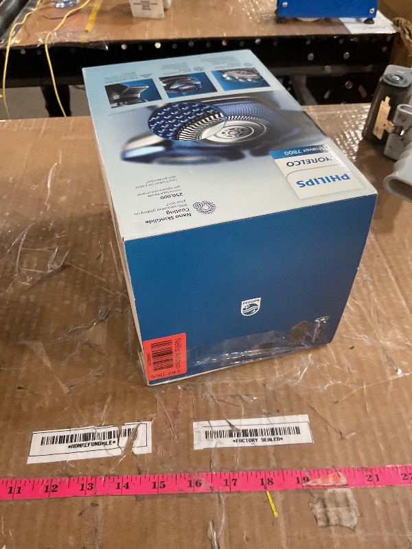 Photo 1 of ***(PARTS ONLY/ NON FUNCTIONAL)***Philips Norelco Shaver 7800, Rechargeable Wet & Dry Electric Shaver with SenseIQ Technology, Quick Clean Pod, Charging Stand, Travel Case and Pop-up Trimmer, S7885/85