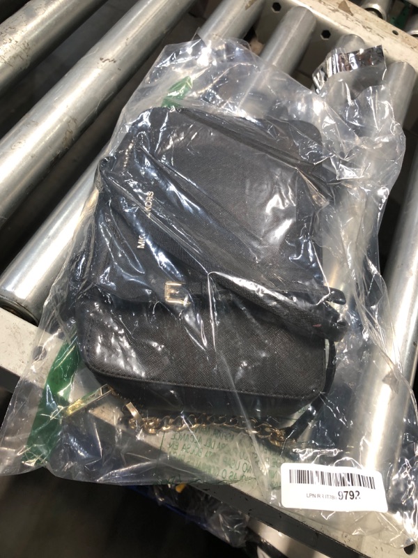 Photo 1 of ***ITEM IS SLIGHTLY DIRTY***

Michael Kors Jet Set Large East West Crossbody Bag, Black