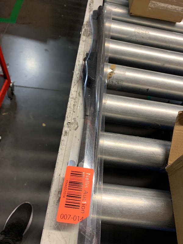 Photo 1 of (UNABLE TO DETERMINE IF MISSING PARTS) BOSCH 16A ICON Premium Beam Wiper Blade; 16" - Single