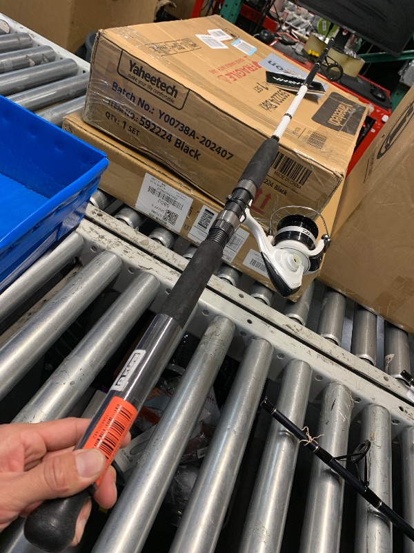 Photo 1 of (Sold for parts) Daiwa D-Wave DWB-B Reel & Fiberglass Rod Combo
