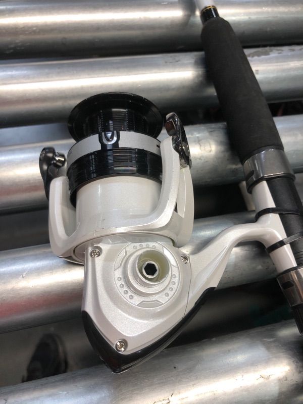 Photo 1 of (Sold for parts) Daiwa D-Wave DWB-B Reel & Fiberglass Rod Combo
