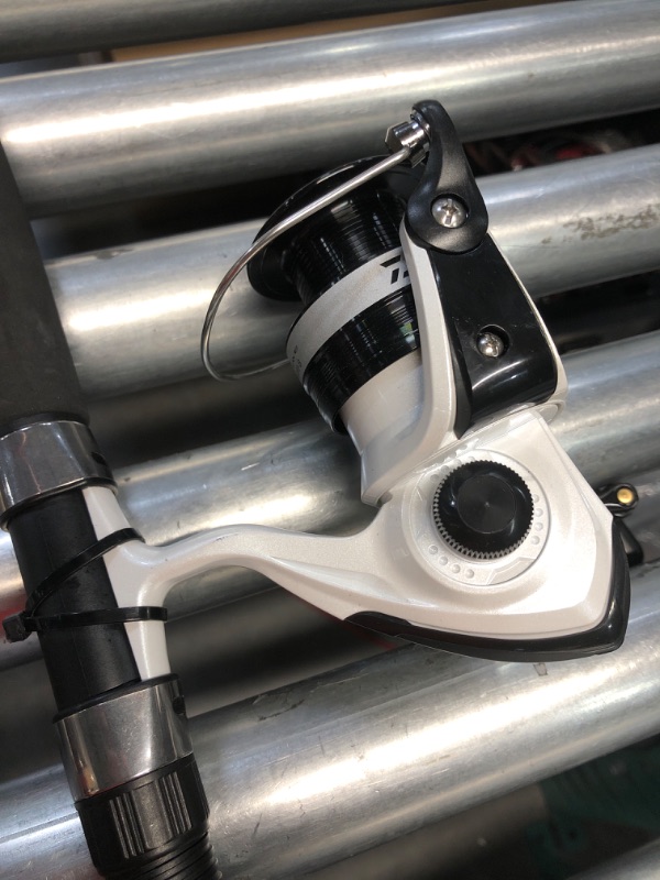 Photo 1 of (see all images) Daiwa D-Wave DWB-B Reel & Fiberglass Rod Combo
