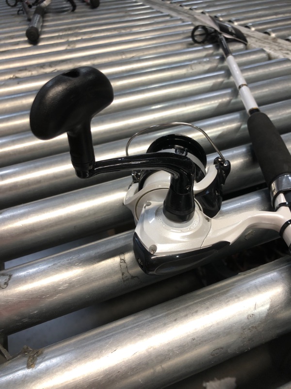 Photo 1 of (see all images) Daiwa D-Wave DWB-B Reel & Fiberglass Rod Combo
