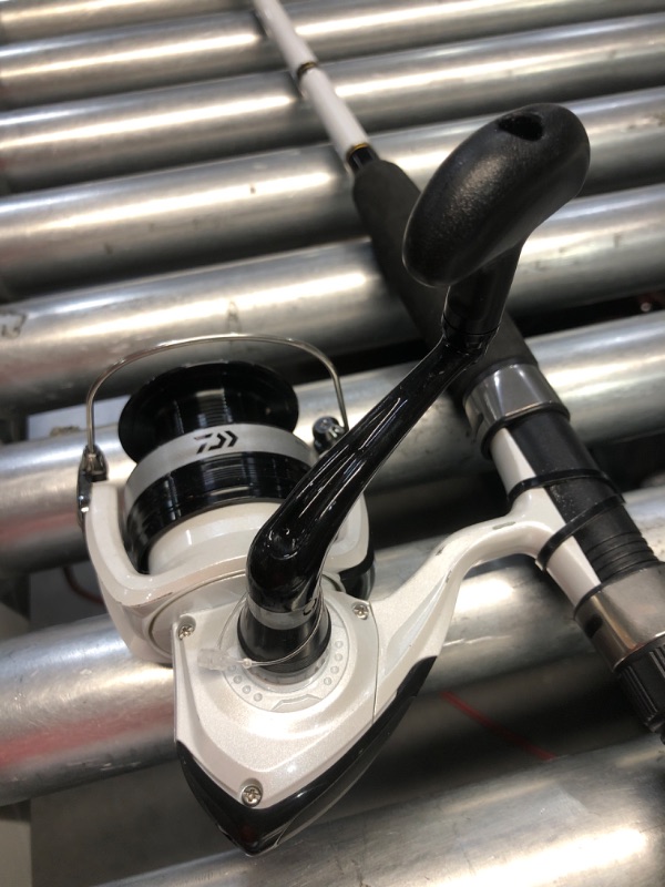 Photo 1 of (please see all images) Daiwa D-Wave DWB-B Reel 