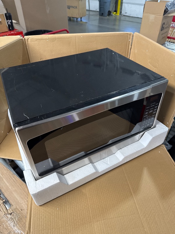Photo 1 of (USED/FAIR) (POWER TESTED) GE GCST10A1WSS 4-in-1 Microwave Oven, 1,050 Watts Air Fryer, Broiler & Convection Mode, Child-Lock Technology, Kitchen Essentials for The Countertop or Dorm Room, 1.0 Cu. Ft, Stainless Steel
