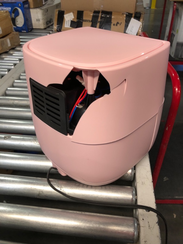 Photo 1 of ***FOR PARTS ONLY - MAJOR DAMAGE - SEE COMMENTS***
Paris Hilton Air Fryer, Large 6-Quart Capacity, Nonstick Made without PFAS, Touchscreen Display, 8-in-1 (Air Fry, Roast, Broil, Bake, Reheat, Keep Warm, Pizza, Dehydrate), Dishwasher Safe, Pink