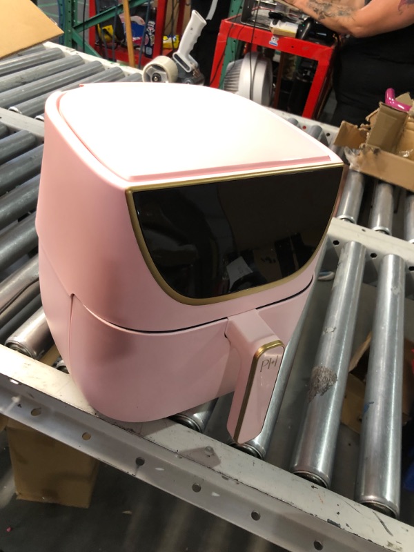 Photo 1 of ***FOR PARTS ONLY - MAJOR DAMAGE - SEE COMMENTS***
Paris Hilton Air Fryer, Large 6-Quart Capacity, Nonstick Made without PFAS, Touchscreen Display, 8-in-1 (Air Fry, Roast, Broil, Bake, Reheat, Keep Warm, Pizza, Dehydrate), Dishwasher Safe, Pink