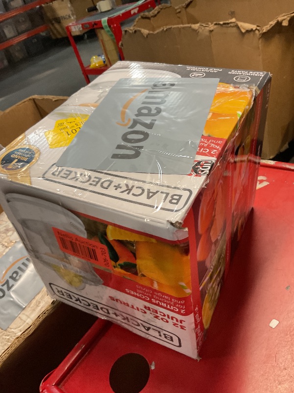 Photo 1 of ***MAJOR DAMAGE - HANDLE BROKEN OFF - SEE PICTURES***
BLACK+DECKER 32oz Electric Citrus Juicer, CJ625, Pressure Activated, Adjustable Pulp Control, Dishwasher-Safe