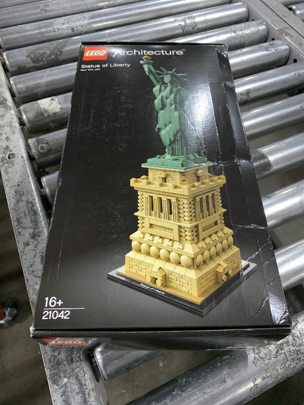 Photo 2 of Lego Architecture