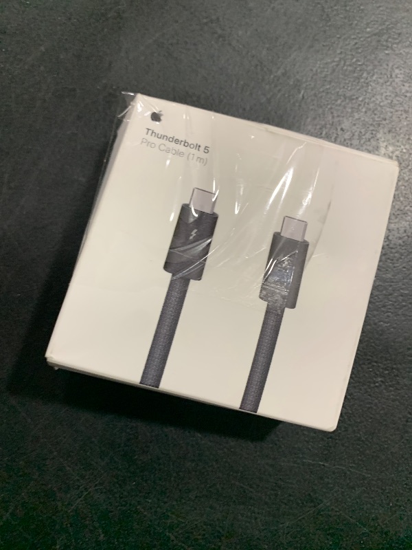 Photo 1 of Apple Thunderbolt 5 (USB?C) Pro Cable (1m) ???????