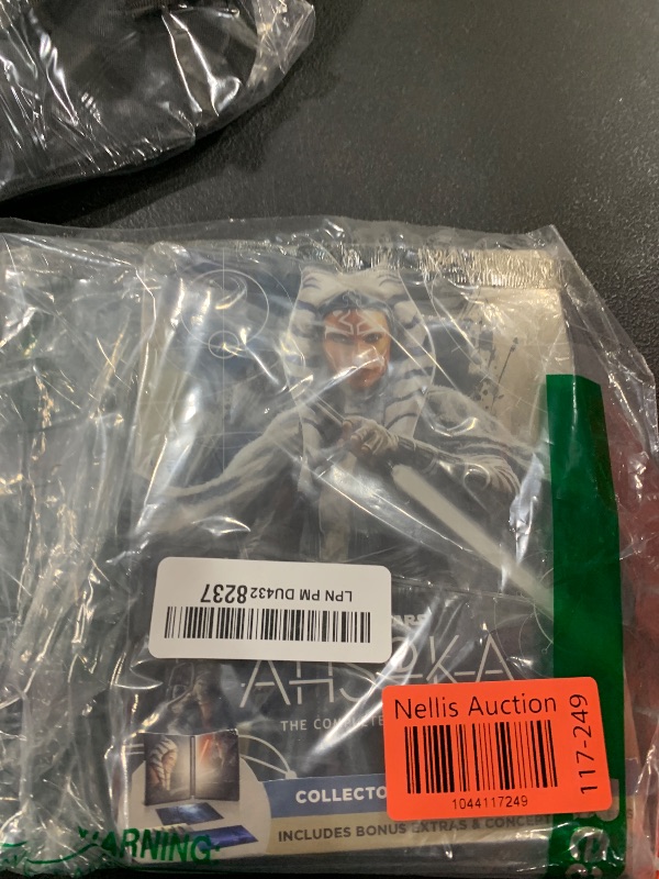 Photo 1 of Ahsoka: Season 1 [Blu-ray]