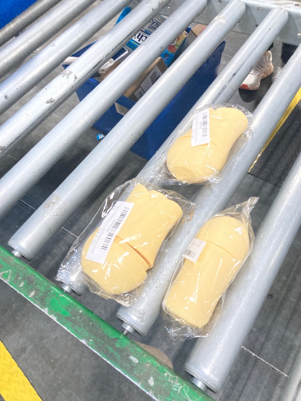Photo 1 of ***USED***
Xkmiess Ice Roller For Face?Cryo Cube Ice Roller For Facial And Eye,Skincare Tools,For Relieving Facial Edema, Shrinking Pores, And Lifting And Firming The Skin (Yellow) (Pack of 3)